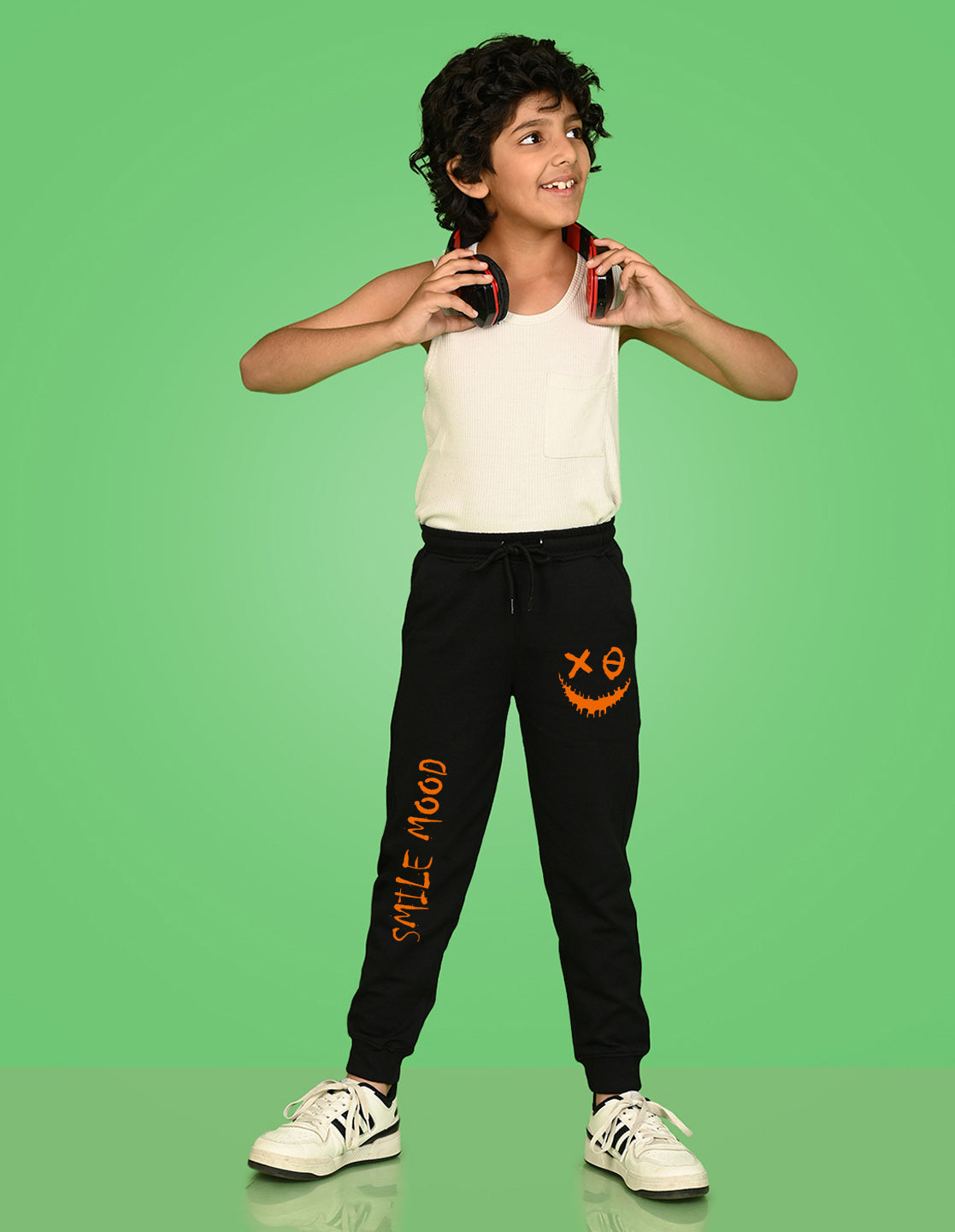 Nusyl Boys Black Smiley Emoji Printed Ankle Length Track Pant
